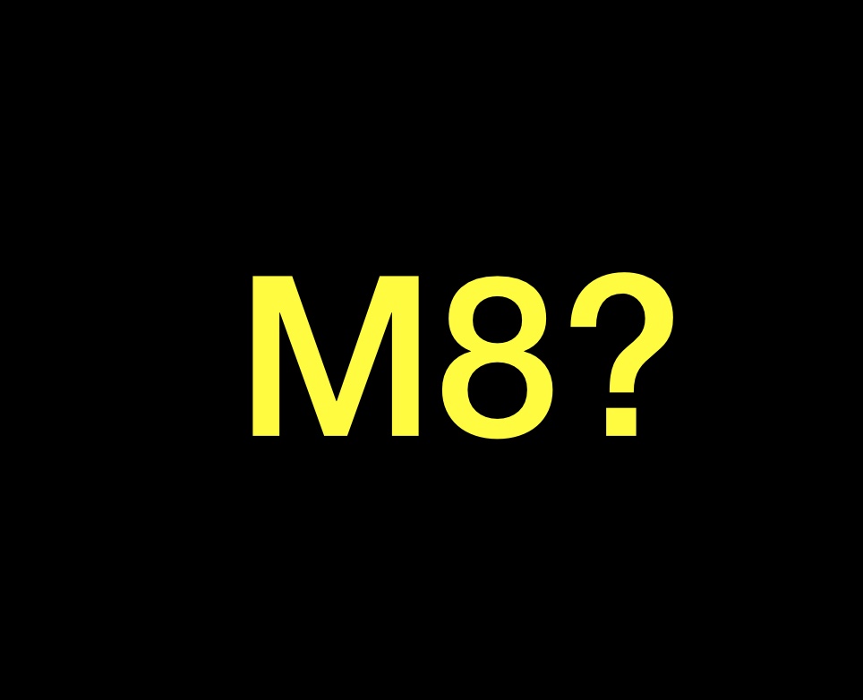 Su sfondo nero è composta in giallo a caratteri grandi la scritta emme otto punto di domanda