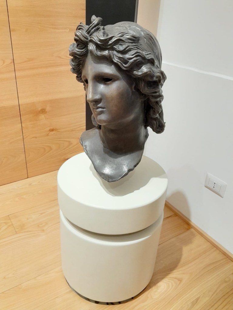 Calco in gesso del mezzo busto di Apollo
