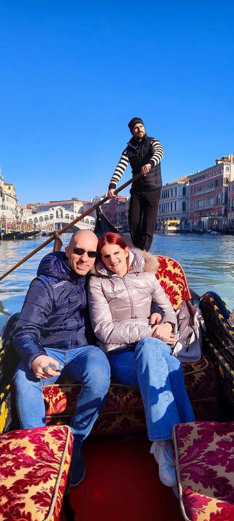Foto fatta da un gondoliere durante il giro in gondola a Roberto ed Elena 